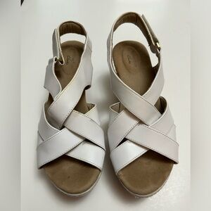 Clarks NWOT White 3 Inches Wedge Heel Shoes size 10.